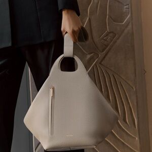 Cuyana Paloma Bag in Pebbled leather